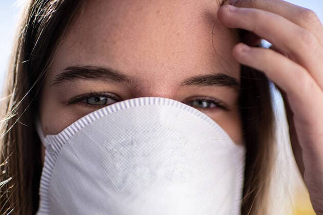 Germany 30 03 2020 Feature Coronavirus Consequences Effects of Coronavirus Covid 19 in the picture A girl wearing a mouthguard , Germany