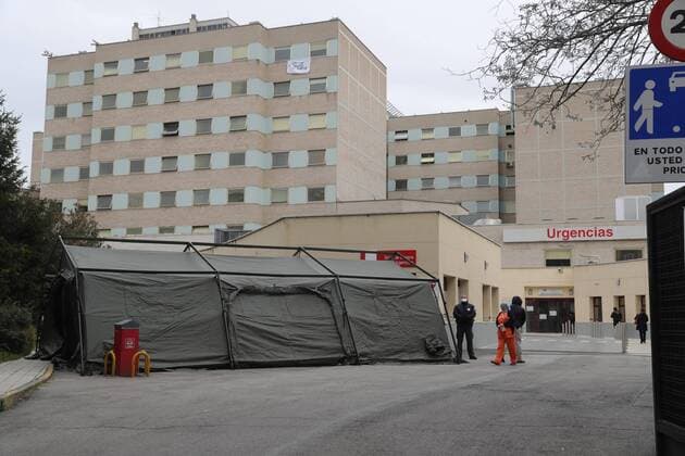 A field hospital is enabled at Gregorio Maranon Hospital in Madrid, Spain, 30 March 2020. Spain is on its 16th day of lockdown as Spanish government has announced a temporary stop to all construction works and other non-essential economic activities as the Mediterranean country suffers one of the worst outbreaks of the pandemic COVID-19 disease caused by the SARS-CoV-2 coronavirus. Coronavirus in Spain !ACHTUNG: NUR REDAKTIONELLE NUTZUNG!  Copyright: xJuanJoxMartínx GRAF3342 20200330-637211675986847414