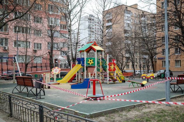 MOSCOW, RUSSIA - MARCH 30, 2020: A taped off children s playground in western Moscow closed amid the COVID-19 coronavirus pandemic. The Russian capital s authorities have imposed home isolation for all Moscow residents and restrictions on movement within the city, effective from March 30, 2020, as a measure to contain the spread of the COVID-19 coronavirus infection. As of March 30, 2020, the number of people infected with the new strain of coronavirus worldwide has risen over 724,000, with the death toll reaching over 34,000; Russia has confirmed 1,836 cases with 9 people killed by the disease. Mikhail Tereshchenko TASS  TS0D3DA3