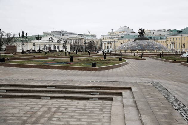 MOSCOW, RUSSIA - MARCH 30, 2020: A view of an empty Manezhnaya Square in central Moscow. The Russian capital s authorities have imposed home isolation for all Moscow residents and restrictions on movement within the city, effective from March 30, 2020, as a measure to contain the spread of the COVID-19 coronavirus infection. As of March 30, 2020, the number of people infected with the new strain of coronavirus worldwide has risen over 724,000, with the death toll reaching over 34,000; Russia has confirmed 1,836 cases with 9 people killed by the disease. Sergei Fadeichev TASS  TS0D3DEE