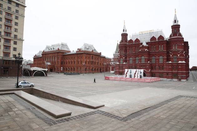 MOSCOW, RUSSIA - MARCH 30, 2020: A view of an empty Manezhnaya Square in central Moscow. The Russian capital s authorities have imposed home isolation for all Moscow residents and restrictions on movement within the city, effective from March 30, 2020, as a measure to contain the spread of the COVID-19 coronavirus infection. As of March 30, 2020, the number of people infected with the new strain of coronavirus worldwide has risen over 724,000, with the death toll reaching over 34,000; Russia has confirmed 1,836 cases with 9 people killed by the disease. Sergei Fadeichev TASS  TS0D3DEF