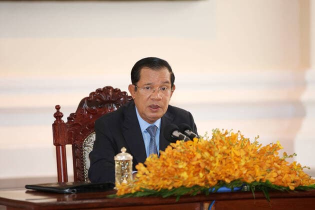 (200330) -- PHNOM PENH, March 30, 2020 (Xinhua) -- Cambodian Prime Minister Samdech Techo Hun Sen attends a press conference in Phnom Penh, Cambodia on March 30, 2020. Hun Sen said on Monday that the government has finalized a draft law on putting the country in a state of emergency in response to the spread of the COVID-19. (Photo by Li Lay Xinhua) CAMBODIA-PHNOM PENH-PM-PRESS CONFERENCE-COVID-19 