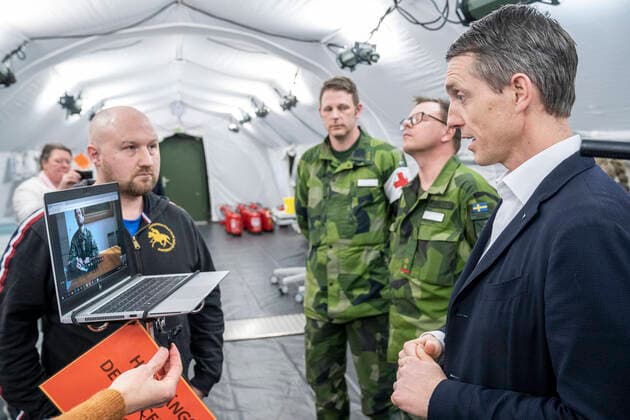 GÖTEBORG 20200230 Karl Chevalley, Regional Emergency Physician for the Western Gothenburg Region, informs Prince Carl Philip via skype about the field hospital at the Eastern Hospital in Gothenburg GOTHENBURG SWEDEN ROY x9200x,  Copyright: xBjörnxLarssonxRosvall TTx CARL PHILIP FIELD HOSPITAL