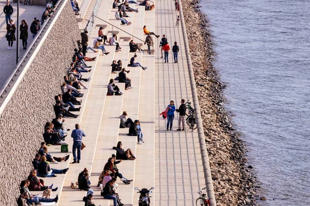 Cologners defy the initial restrictions during the Corona crisis and enjoy the sun on Rhine Boulevard Cologne, 28 03 2020 Foto:xC.xHardtx xFuturexImage