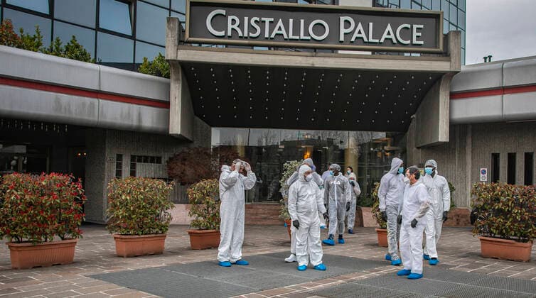 Bergamo Coronavirus - Covid patients arrive from hospitals at the Hotel Cristal Palace: (Foto & xa9;Sergio Agazzi Fotogramma, Bergamo - 2020-03-30) p.s. la foto e utilizzabile nel rispetto del contesto in cui e stata scattata, e senza intento diffamatorio del decoro delle persone rappresentate  Copyright: xFotox& xa9;SergioxAgazzix xFOTOGRAMMAx