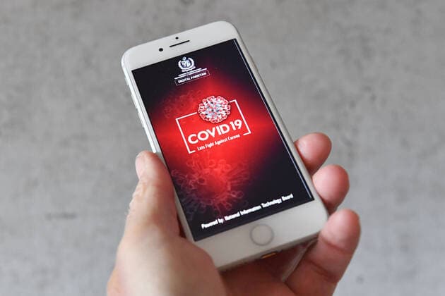 Topic picture Corona App Fight against the pandemic The Corona App must come as quickly as possible In the fight against Corona, the area-wide evaluation of mobile phone data was brought into play in order to identify chains of infection