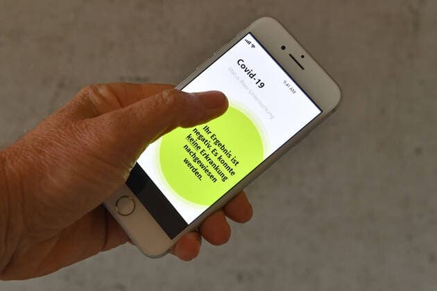 Topic picture Corona App Fight against the pandemic The Corona App must come as quickly as possible In the fight against Corona, the area-wide evaluation of mobile phone data was brought into play in order to identify chains of infection