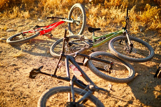 Three mountain bikes in the dirt. Grand Junction, CO, United States ,model released, Symbolfoto CR_SDXQ200312A-293866-01