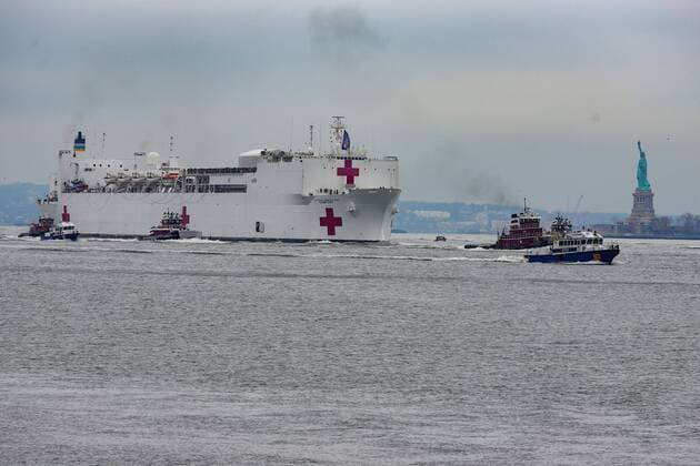March 30, 2020, New York, New York, United States: The USNS Comfort hospital ship is seen on the Hudson River near the Statue of Liberty in New York in the States on Monday morning, 30. The USNS Comfort has the capacity to serve 1000 patients, and arrived to help fight the new coronavirus pandemic. New York United States - ZUMAv122 20200330_zap_v122_004 Copyright: xWilliamxVolcovx