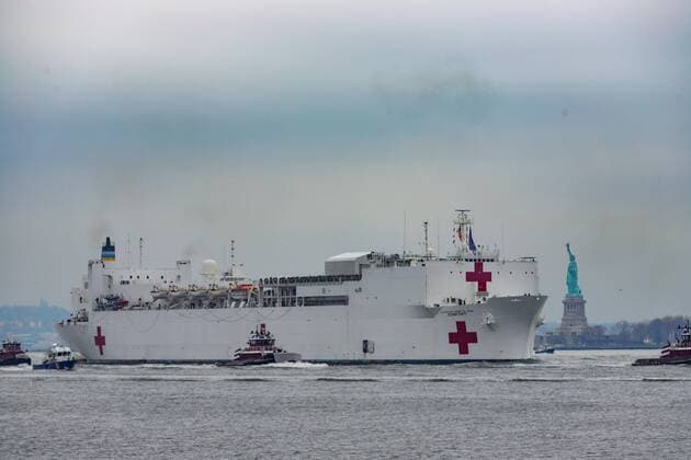 March 30, 2020, New York, New York, United States: The USNS Comfort hospital ship is seen on the Hudson River near the Statue of Liberty in New York in the States on Monday morning, 30. The USNS Comfort has the capacity to serve 1000 patients, and arrived to help fight the new coronavirus pandemic. New York United States - ZUMAv122 20200330_zap_v122_010 Copyright: xWilliamxVolcovx