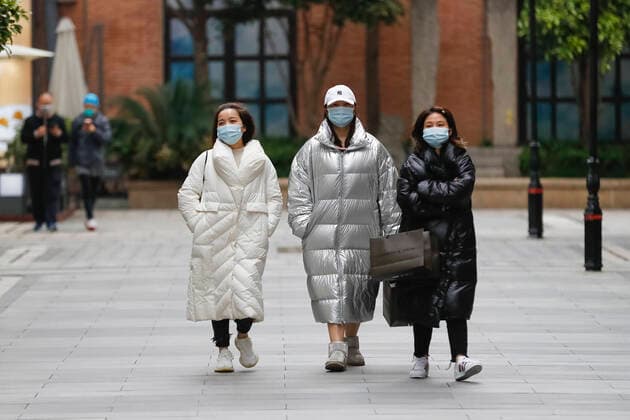 (200330) -- WUHAN, March 30, 2020 -- People walk at a commercial street in Wuhan, central China s Hubei Province, March 30, 2020. Commercial streets in Wuhan are resuming vitality as the coronavirus epidemic wanes. ) CHINA-HUBEI-WUHAN-STREET-RESUMPTION (CN) ShenxBohan 