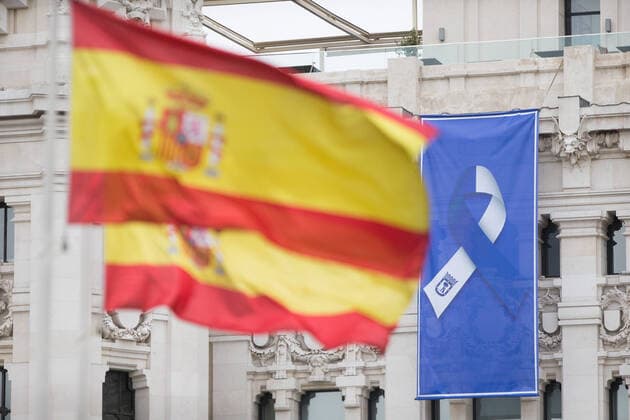 March 30, 2020, Madrid, MADRID, SPAIN: Minute of silence at Madrid for the victims of the Covid-19 during thetennth day after the Government declared the state of alarm in Spain and recommended people to stay at home to fight coronavirus COVID-19 on March 30, 2020 in Madrid, Spain Madrid SPAIN - ZUMAa181 47105900st Copyright: xJoaquinxCorcherox
