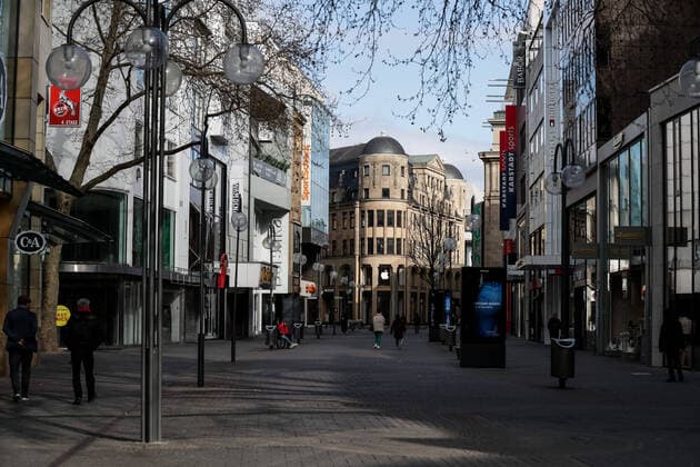 Cologne during the Corona Pandemic, city centre 30 03 2020 Instead of tourists shopping, just a few passing passers-by The Schildergasse Cologne City centre NRW Germany Copyright: xBEAUTIFULxSPORTS Wunderlx