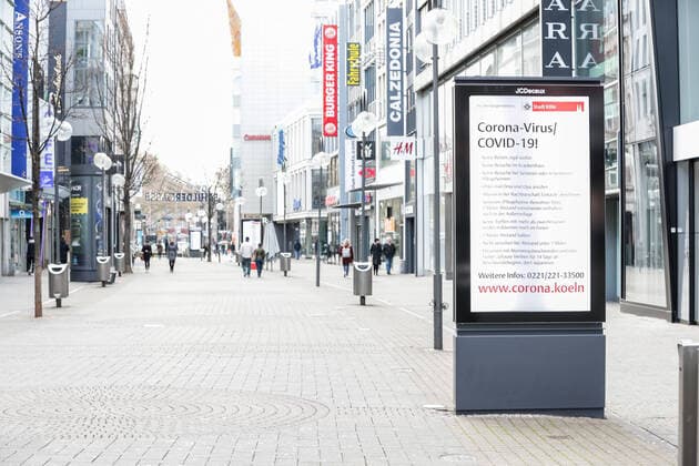 Cologne during the Corona Pandemic, city centre 30 03 2020 Instead of tourists shopping, only a few passers-by scurrying by The Schildergasse The warning signs of the city of Cologne Cologne Cologne city centre NRW Germany Copyright: xBEAUTIFULxSPORTS Wunderlx