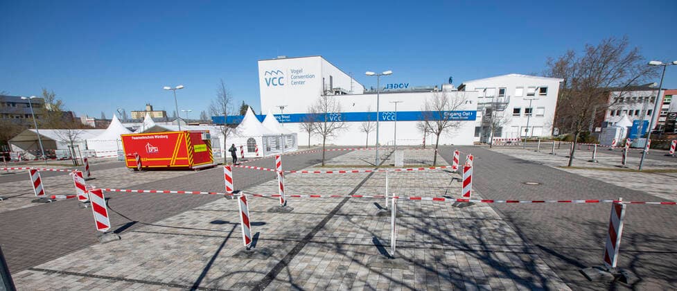 Wuerzburg, VCC, 30 03 2020, Corona test tracks are being upgraded Figure Two corona test tracks are being set up at the VCC and function as Drive In The entire test process therefore runs through the open car window Copyright: HMBxMediax xHeikoxBecker