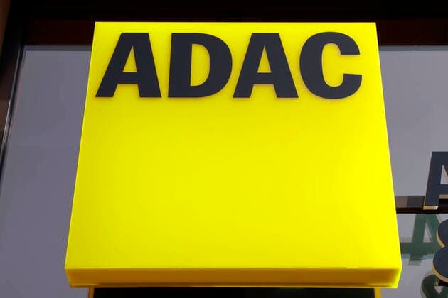 28 03 2020, Frankfurt am Main, Germany Photo ADAC logo at an ADAC office in Frankfurt am Main