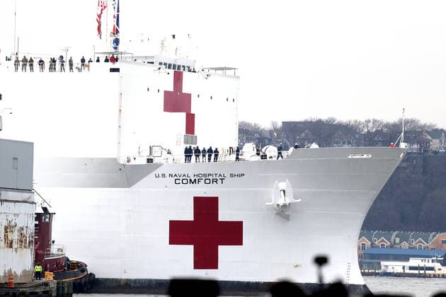 March 30, 2020, New York City, New York, US: The one-thousand-bed USNS COMFORT naval hospital ship arrived in New York City on 30 March 2020, in support of the COVID-19 fight, to relive pressure on the medical system of the city. The floating hospital will treat non coronavirus patients. New York City US - ZUMAl135 20200330_zap_l135_002 Copyright: xG.xRonaldxLopezx