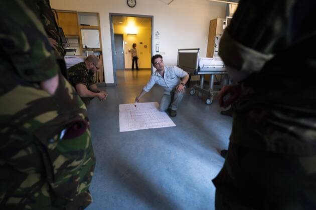 2020-03-30 13:13:25 Doctors and nurses from Defense receive internal training at the Gelderse Vallei Hospital in Ede, The Netherlands, 30 March 2020, so that they can work in the intensive care and emergency departments. Gelderse Vallei appealed to military aid after a decision was made to drastically increase the number of IC beds as the number of people infected with the corona virus in the region is increasing rapidly. ANP JEROEN JUMELET  Copyright: xANPxJEROENxJUMELETx x409134291x