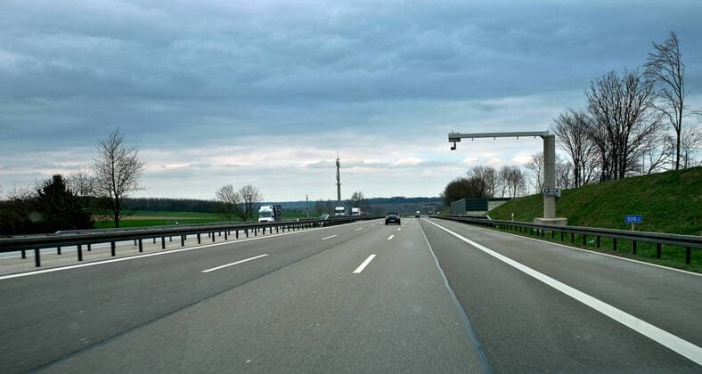 30 03 2020, DEU The only advantage of the corona pandemic Empty motorways The A 9 motorway between Munich and Frankfurt