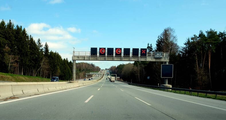 30 03 2020, DEU The only advantage of the corona pandemic Empty motorways The A 9 motorway between Munich and Frankfurt