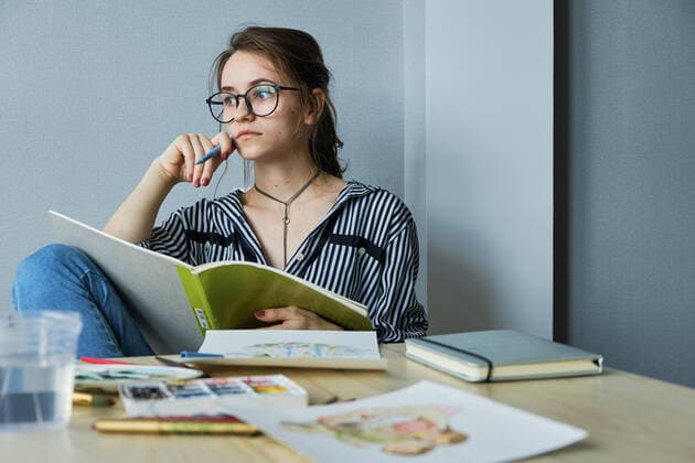 millennial girl draws fabulous images on paper while sitting at home Lviv, Lviv Oblast, Ukraine ,model released, Symbolfoto CR_ORFI200320B-323503-01