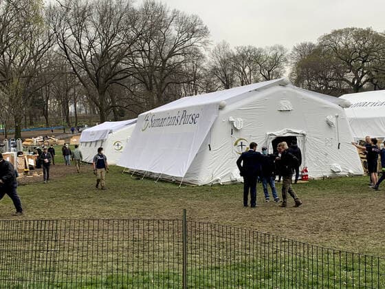 March 30, 2020, International, New York,USA: (NEW) Covid-19: SamaritanoÂ¢Ã¢öÂ¬Ã¢Â¢s Purse 68-bed field hospital relief to New York . March 30,2020,New York,USA: The SamaritanoÂ¢Ã¢öÂ¬Ã¢Â¢s Purse International relief is setting up a 68-bed field hospital with a special respiratory care unit in Central Park right in front of Mount Sinai hospital on 5th Avenue between 98 and 100 street . The President of the SamaritanoÂ¢Ã¢öÂ¬Ã¢Â¢s Purse is Franklin Graham, the son of famous American preacher Billy Graham. They also helped set up a make shift hospital,identical unit in Cremona, Italy a week ago. Credit: Thenews2 International - ZUMAn293 20200330_znp_n293_090 Copyright: xNiyixFotex