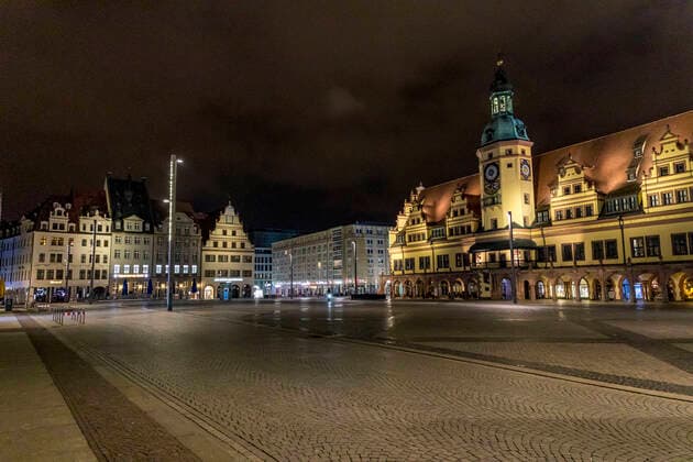Due to the current general decree for protection against the corona virus, Leipzig has become a ghost town Only a few people go out onto the streets late in the evening Where otherwise highly frequented bars are open, there is a yawning emptiness