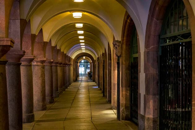 Due to the current general decree for protection against the corona virus, Leipzig has become a ghost town Only a few people go out onto the streets late in the evening Where otherwise highly frequented bars are open, there is a yawning emptiness