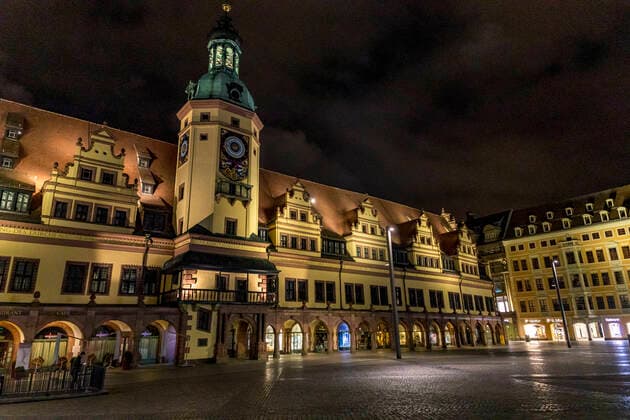 Due to the current general decree for protection against the corona virus, Leipzig has become a ghost town Only a few people go out onto the streets late in the evening Where otherwise highly frequented bars are open, there is a yawning emptiness