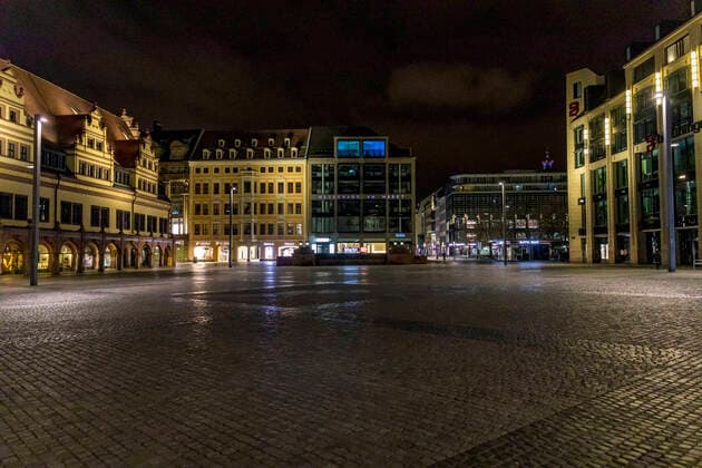 Due to the current general decree for protection against the corona virus, Leipzig has become a ghost town Only a few people go out onto the streets late in the evening Where otherwise highly frequented bars are open, there is a yawning emptiness