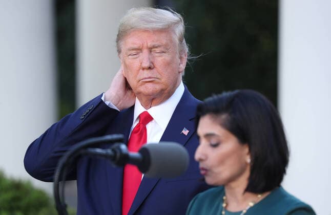 News Bilder des Tages US President Donald J. Trump listens as Medicare and Medicaid Services Administrator Seema Verma (R) speaks during the Coronavirus Task Force press briefing on the coronavirus and COVID-19 pandemic, in the Rose Garden at the White House, in Washington, DC, USA, 30 March 2020. Copyright: xMichaelxReynoldsx