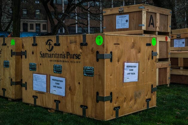 NYC: Central Park Makeshift Hospital Samaritan s Purse an Evangelical Christian humanitarian relief organization setup a makeshift hospital respiratory care unit in Central Park for Covid-19 patients. New York City New York United States Copyright: StevexSanchez