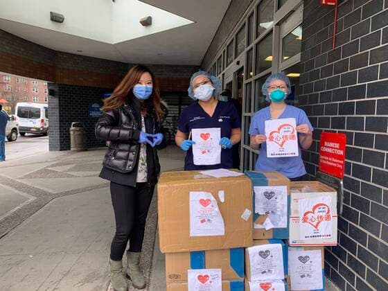 (200330) -- NEW YORK, March 30, 2020 () -- Volunteer Michelle Zhou (1st L) presents donations of medical supplies to staff members of Elmhurst Hospital in Queens of New York, the United States, on March 28, 2020. Chinese Americans and local operations of Chinese companies are making hard efforts to donate medical supplies to hospitals, police stations and local residents to ease shortage and help fight COVID-19 in the United States. () TO GO WITH Spotlight: Chinese community pooling efforts to help fight COVID-19 in U.S. U.S.-NEW YORK-CHINESE COMMUNITY-COVID-19-MEDICAL SUPPLIES-DONATIONS Xinhua 