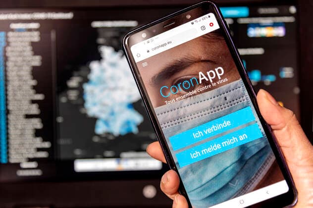 Voluntary corona app app coronapp eu with Robert Koch Institute website in the background Foto:xD.xAnoraganingrumx xFuturexImage