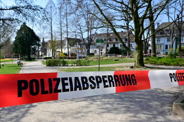 27 03 20, Essen, North Rhine-Westphalia, Germany In order to protect against infection with the corona virus, the state of North Rhine-Westphalia has imposed stricter safety measures to prevent the spread of the virus A general ban on contact Only a maximum of two people may move around together