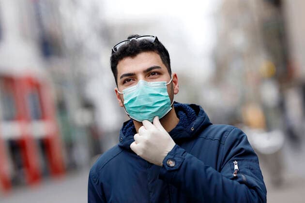 Passer-by wearing a face mask in the almost deserted Schildergasse during the Corona crisis Cologne, 31 03 2020 Foto:xC.xHardtx xFuturexImage