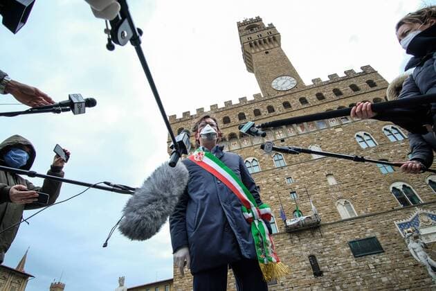 Piazza della Signoria. Mayor Dario Nardella observes a minute of silence for Coronavirus victims, as well as mayors from all over Italy (Claudio Fusi Fotogramma, Florence - 2020-03-31) p.s. la foto e utilizzabile nel rispetto del contesto in cui e stata scattata, e senza intento diffamatorio del decoro delle persone rappresentate  Copyright: xClaudioxFusix xFOTOGRAMMAx