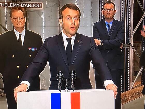 Prise de vue television du discours du president francais Emmanuel Macron sur le lieu d une usine de production de masques Television shooting of the speech of the French president Emmanuel Macron on the site of a mask production plant. NEWS : Discours du president Macron - Angers - 31 03 2020 PANORAMIC EL 