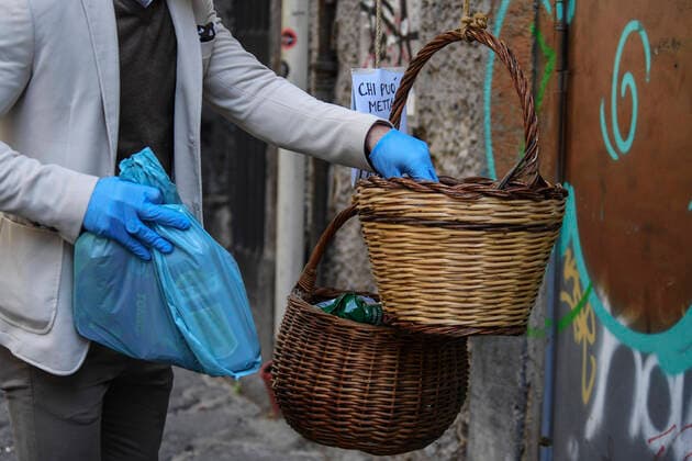 A solidarity basket with a note reading Who can may put, who cannot may take is displayed in one of the deserted streets in the historic center of Naples, southern Italy.After a government decree declaring all of Italy a protected area to combat covid -19 coronavirus infection.  Copyright: xSalvatorexLaportax xIPAx xKontrolabx