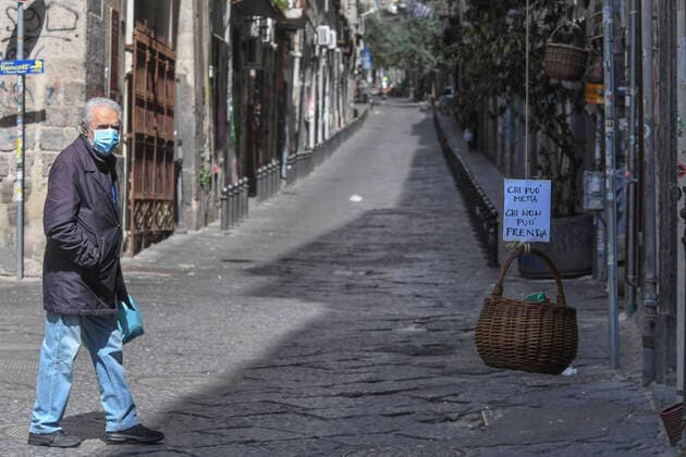 A solidarity basket with a note reading Who can may put, who cannot may take is displayed in one of the deserted streets in the historic center of Naples, southern Italy.After a government decree declaring all of Italy a protected area to combat covid -19 coronavirus infection.  Copyright: xSalvatorexLaportax xIPAx xKontrolabx