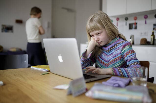 Topic Digital Education in Times of Corona A girl sits in front of a laptop and learns in a home environment Berlin Germany Copyright: xThomasxImo photothek.netx