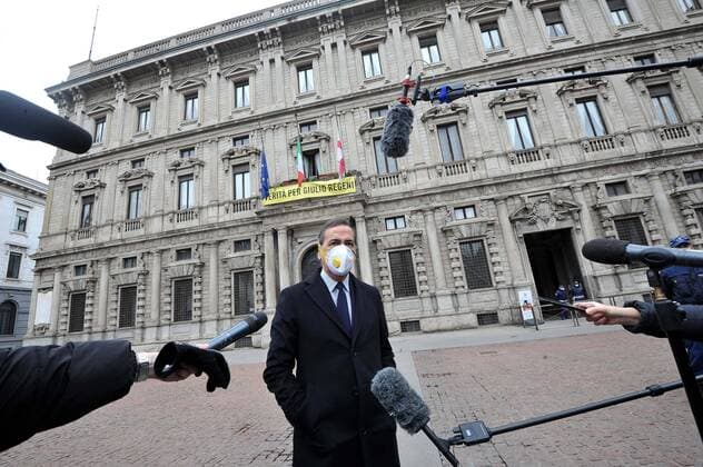 foto ipp giorgio rossi- Milano 31 03 2020- emergenza coronavirus - palazzo marino sede comune di Milano - un minuto di silenzio con le bandiere a mezz asta asta con sindaco Giuseppe Sala emergenza coronavirus - palazzo  0