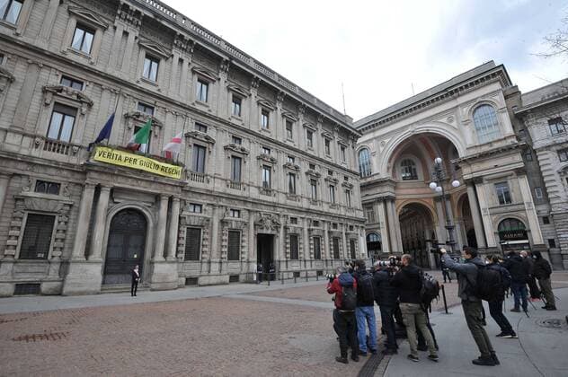 foto ipp giorgio rossi- Milano 31 03 2020- emergenza coronavirus - palazzo marino sede comune di Milano - un minuto di silenzio con le bandiere a mezz asta asta con sindaco Giuseppe Sala emergenza coronavirus - palazzo  0