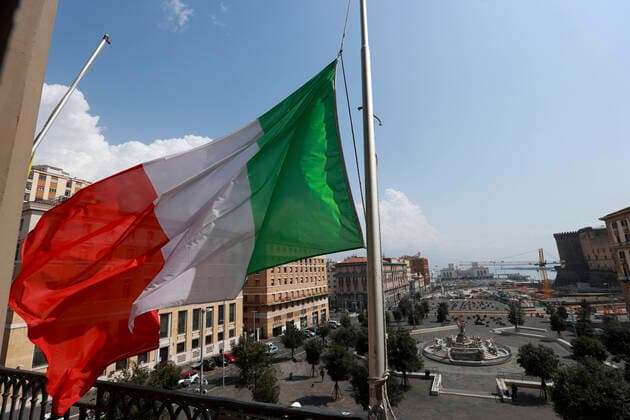 Naples 30-03-2020 Coronavirus emergency (COVID-19) Palazzo San Giacomo seat of the municipality of Naples, minute of silence for Coronavirus victims (napolipress Fotogramma, Naples - 2020-03-31) p.s. la foto e utilizzabile nel rispetto del contesto in cui e stata scattata, e senza intento diffamatorio del decoro delle persone rappresentate  Copyright: xnapolipressx xFOTOGRAMMAx