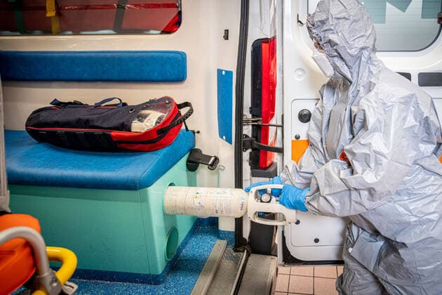Milan - Oxygen cylinders for the treatment of Covid-19 patients. An operator with protective equipment to avoid contagion recharges the emergency oxygen supply of an ambulance (Marco Passaro Fotogramma, Milan - 2020-03-31) p.s. la foto e utilizzabile nel rispetto del contesto in cui e stata scattata, e senza intento diffamatorio del decoro delle persone rappresentate  Copyright: xMarcoxPassarox xFOTOGRAMMAx