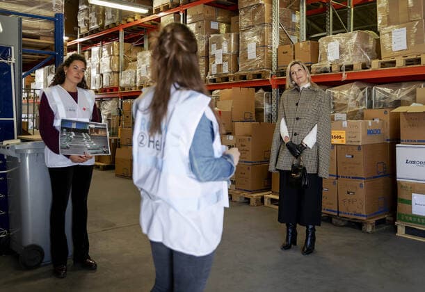 31-03-2020 Loenen Queen Máxima during her visit in the context of the coronavirus outbreak (COVID-19) at the volunteers of the Red Cross in Loenen, Gelderland.  Copyright: xxPPE Poolx