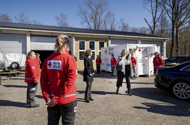 31-03-2020 Loenen Queen Máxima during her visit in the context of the coronavirus outbreak (COVID-19) at the volunteers of the Red Cross in Loenen, Gelderland.  Copyright: xxPPE Poolx