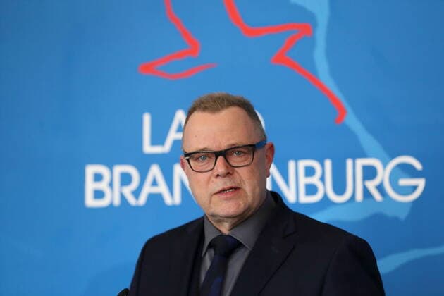 Minister of the Interior Michael Stübgen CDU speaks during a press conference on the extension of the initial restrictions due to the coronavirus, State Chancellery, Potsdam, 31 March 2020 Brandenburg PK Coronavirus