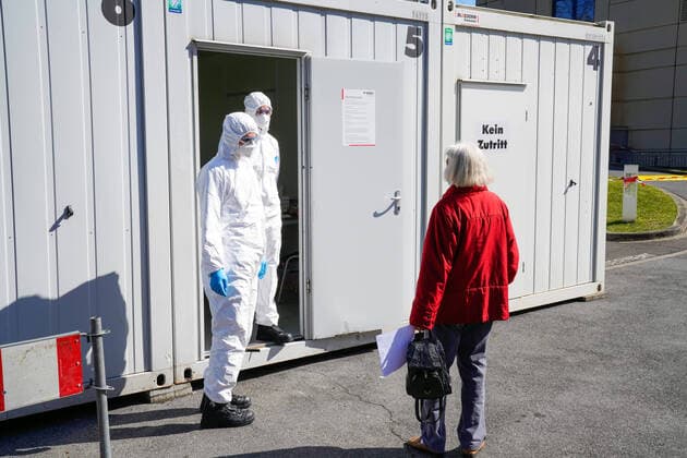 Dortmund, 31 3 2020 At Klinikum Nord in Dortmund there is a corona test centre of the Kassenärztliche Vereinigung since Saturday 21 3 2020 In tents and containers people can be tested for the virus Photo Doctors and staff in protective clothing stands ready to perform a corona test
