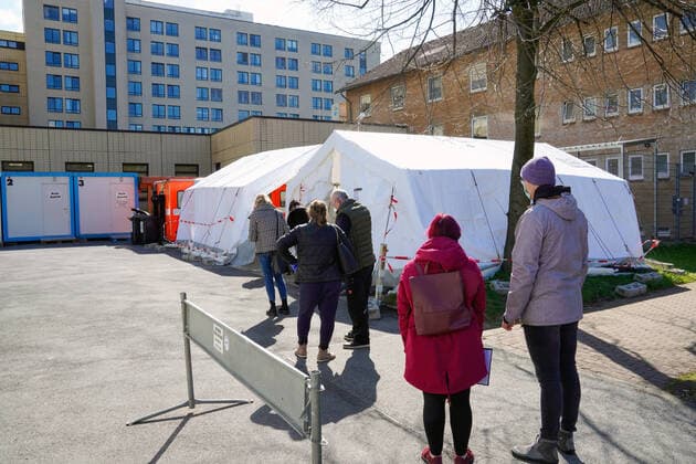 Dortmund, 31 3 2020 At Klinikum Nord in Dortmund there has been a corona test centre of the Kassenärztliche Vereinigung since Saturday 21 3 2020 In tents and containers people can be examined for the virus there Photo Waiting area for the picture